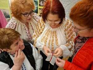 Printre femeile din Argeş care cos ii de colecţie